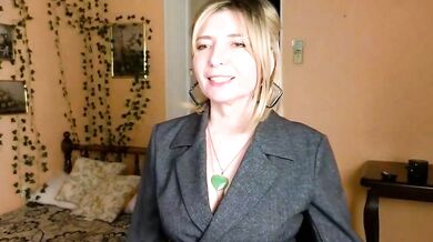 Jennet_Jade talks dirty on camera with her shaved pussy and huge tits