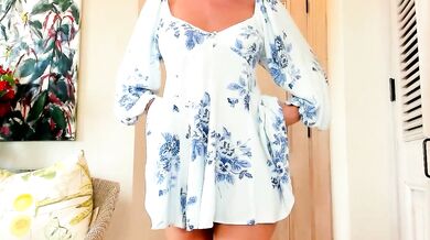 Island_peach captures her naked body in a balloon-filled video