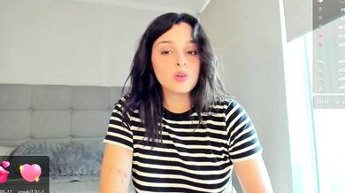 Yourfreakygirl's live performance on Chaturbate: Sexy squirt and shaved pussy on webcam!
