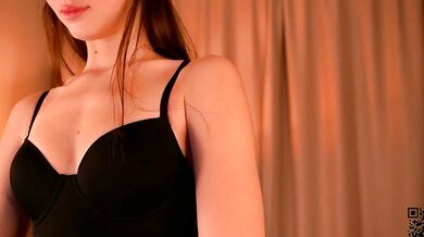 Watch Scarletmore's bigboobs oiled up and ready to play in this steamy Chaturbate Video Recorded session!