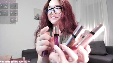yourelizzi - Porn Video [Bongacams]: energetic performer, lively content creator, virtual show