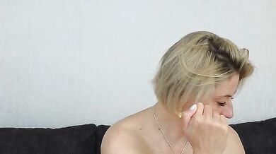 Murenza - Porn Video [Bongacams]: provocative moves live, naked behind, energetic entertainer