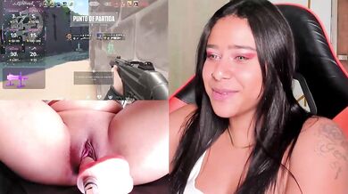 Gina_Kurt - Porn Video [Cam4]: stunning mannequin, elegant décolletage, pretty cam model