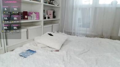 MollyX - Porn Video [Bongacams]: online chat session, massage, enthusiastic streamer