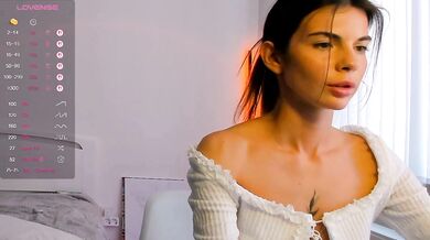 andrea-tasty - Porn Video [Bongacams]: seductive mounds, pretty face, huge dildo