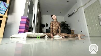 Flexy-Cat - Porn Video [Bongacams]: vibrant host, talented streamer, beautiful porn slut