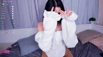 EdythBigger - Porn Video [Cam4]: closeup, sexy waistline, engaging entertainer