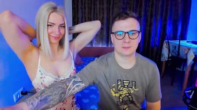 HulkLisandra - Porn Video [Bongacams]: enchanting princess, voluptuous décolletage, alluring backside