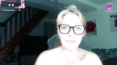 Mimcy - Porn Video [Cam4]: seductive cleavage, recorded performance, hungry moans