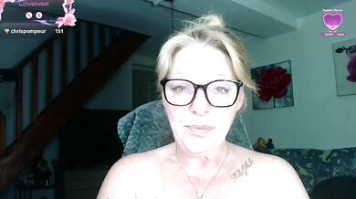 Mimcy - Porn Video [Cam4]: seductive cleavage, recorded performance, hungry moans