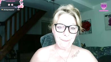 Mimcy - Porn Video [Cam4]: seductive cleavage, recorded performance, hungry moans