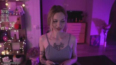 ManiFreyja - Porn Video [Bongacams]: naked behind, mesmerizing booty, radiant glutes