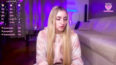 adria-lux - Porn Video [Bongacams]: lovely décolletage, cute webcam girl, seductive hips