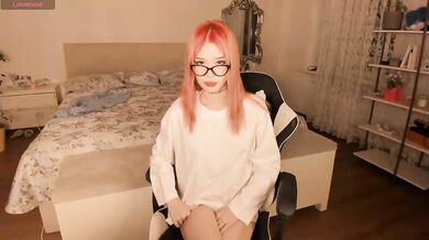 Velvetsky - Porn Video [Bongacams]: girl’s live show, spontaneous beauty stream, voluptuous ass