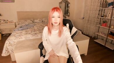 Velvetsky - Porn Video [Bongacams]: girl’s live show, spontaneous beauty stream, voluptuous ass