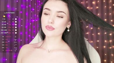 translateenglish - Porn Video [Bongacams]: dynamic host, natural body, seductive glutes