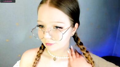 MelMooon - Porn Video [Bongacams]: perfectly sculpted posterior, porn, charming broadcaster