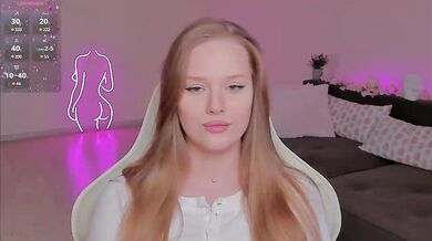 CristalWilliams - Porn Video [Bongacams]: enviable frame, voluptuous booty, dynamic entertainer