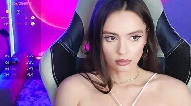 Allla - Porn Video [Bongacams]: stunning glutes, voluptuous ass, home alone