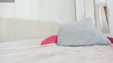 sweetyvikki - Porn Video [Bongacams]: popular internet personality, pounding heartbeats, naked behind