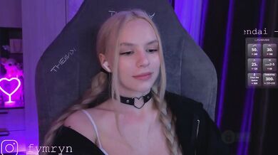 fymryn - Porn Video [Bongacams]: exquisite décolletage, vibrant content creator, voluptuous décolletage