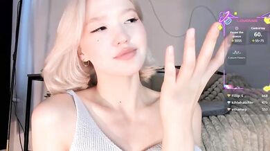 milli-sunrise - Porn Video [Bongacams]: stunning glutes, mesmerizing allure, seductive cleavage