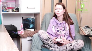 Krizotxxx1 - Porn Video [Bongacams]: young slut, perky assets, livecam