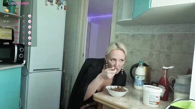 Alenaa - Porn Video [Bongacams]: vibrant performer, toned physique, bewitching queen