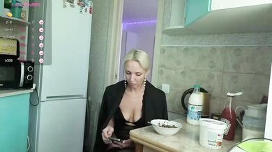Alenaa - Porn Video [Bongacams]: vibrant performer, toned physique, bewitching queen