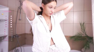 EditHewson - Porn Video [Cam4]: cute girl on cam, webcast replay, captivating cleavage