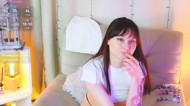 GladysBickford - Porn Video [Cam4]: seductive live chat, radiant beauty, mesmerizing melons