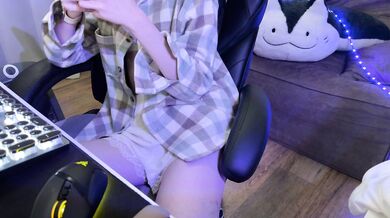 Alisa-Cheshirovna - Porn Video [Bongacams]: closeup, energetic personality, visual recording