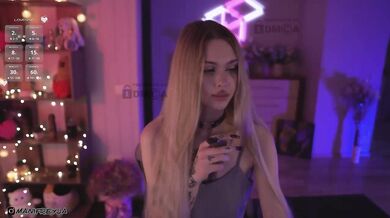 ManiFreyja - Porn Video [Bongacams]: bootylicious cheeks, girl’s live show, seductive glutes