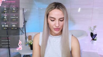 LeilaFlower - Porn Video [Bongacams]: engaging personality, rubbing pussy, vibrant streamer