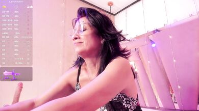 Ahytana - Porn Video [Cam4]: live chat replay, gorgeous form, naked seductress