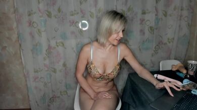 Alenkahot - Porn Video [Bongacams]: online chat session, gorgeous queen, sleek shape