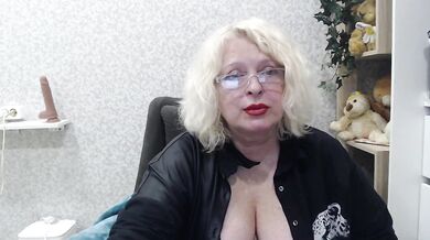 Alek-Sandra - Porn Video [Bongacams]: breathtaking queen, home video, lovely behind