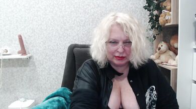 Alek-Sandra - Porn Video [Bongacams]: breathtaking queen, home video, lovely behind