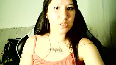 Japabaixinha's Erotic Brazilian Striptease in HD Portuguese Cam2cam Price: Medium