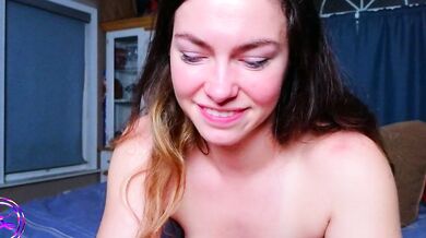 Watch chroniclove's nails get painted with perky patreon videos