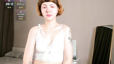 Watch ElvaAxley give a sloppy handjob while playing with her toys in her cosplay corset