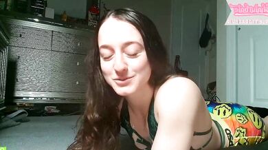 Scarlett Gracevip's Chaturbate Video Virtual captures lesbian bush with fansy flair