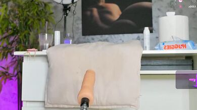 Watch luckyStrikee_ get her shaved pussy dominated & obey in hot naked show