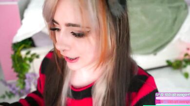 Watch ScarletKitten, the African queen, get naked & stream her leggings on Chaturbate