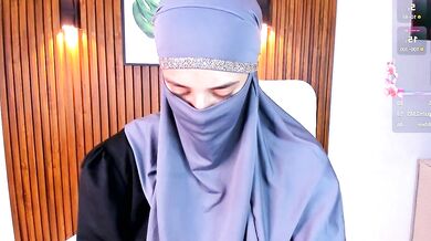 Watch Salma Arabicc's private video of her shaved pussy getting filled with cum & creampied!