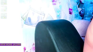 Amazing_group_hot69 twerks and squirts while petite brunettes kiss and anal-doggy-style in cam2cam video