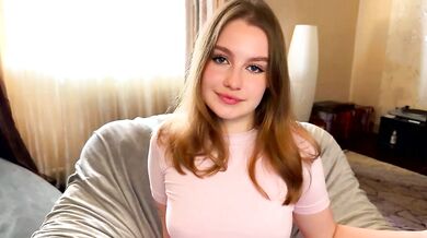 Cute Siberian chick goes wild on Chaturbate with her curvaceous body