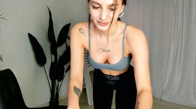 Real-time footage of Chaturbate orgy with naked models: Leila's orgasmic domination