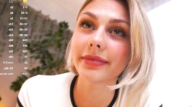 Darlinechapel dominates in steamy balloon session on Chaturbate