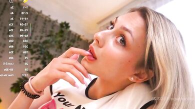 Darlinechapel dominates in steamy balloon session on Chaturbate